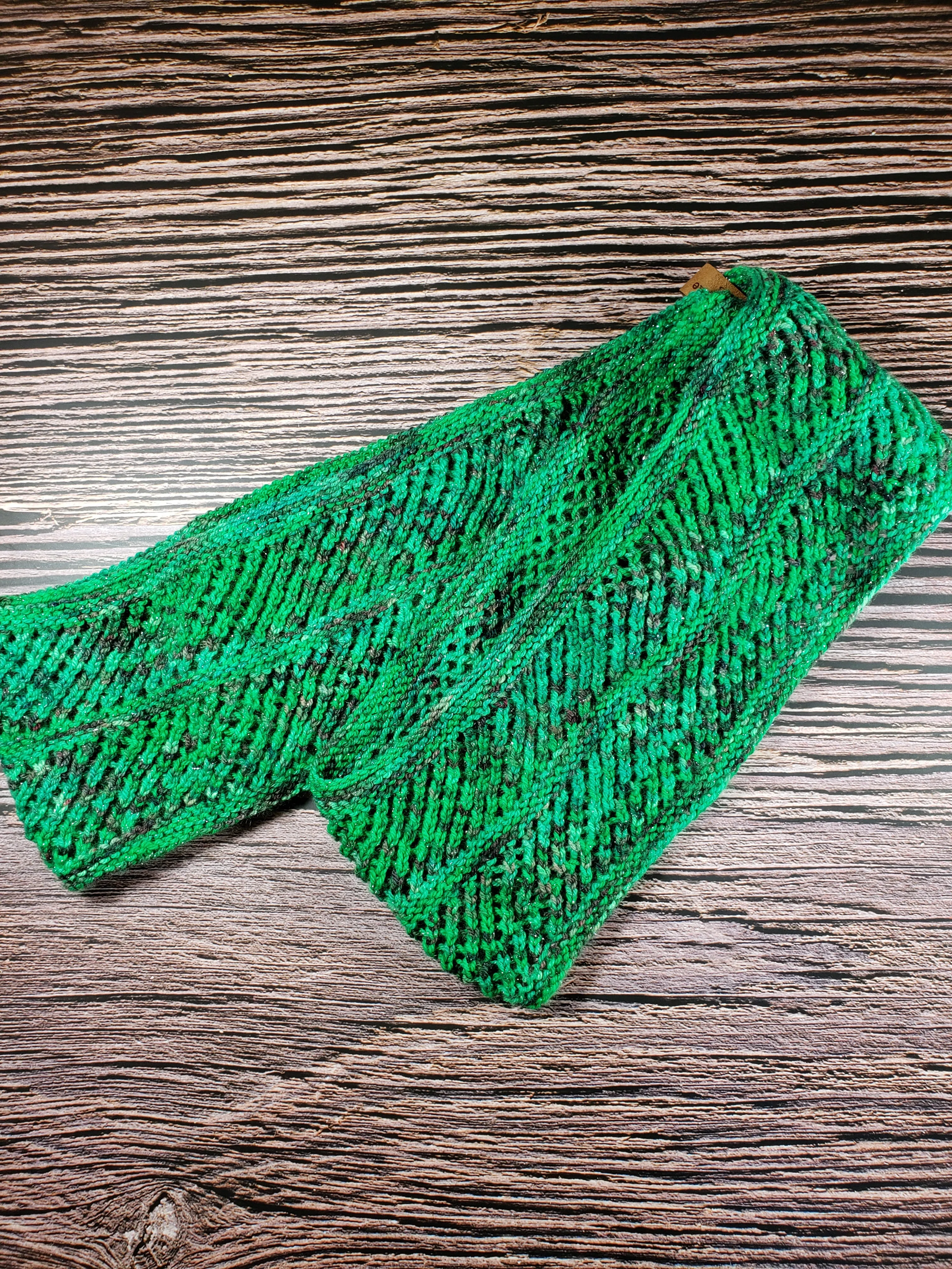 Autopilot Cowl - Sparkling Green and Red - Infinity Scarf