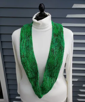 Autopilot Cowl - Sparkling Green and Red - Infinity Scarf