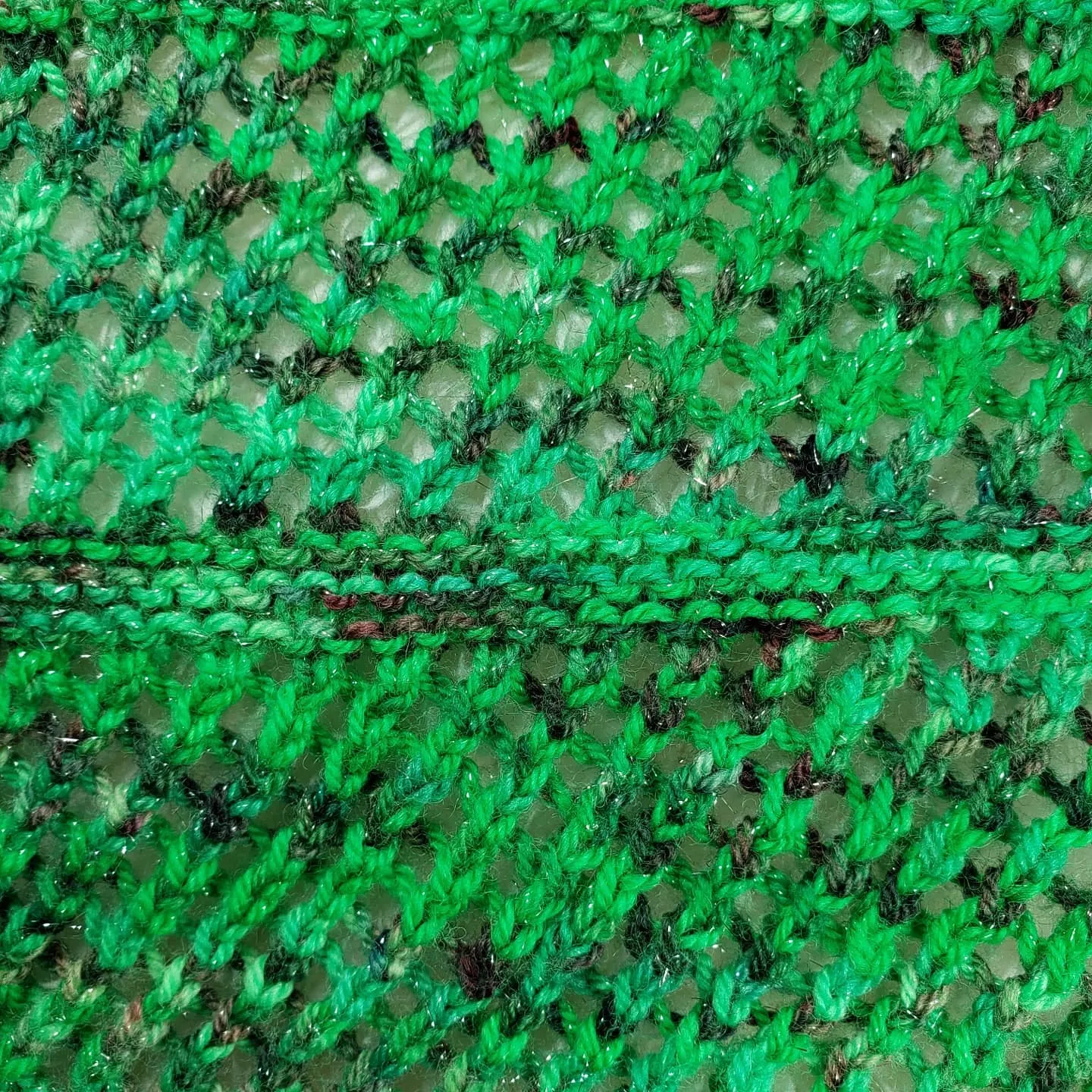 Autopilot Cowl - Sparkling Green and Red - Infinity Scarf