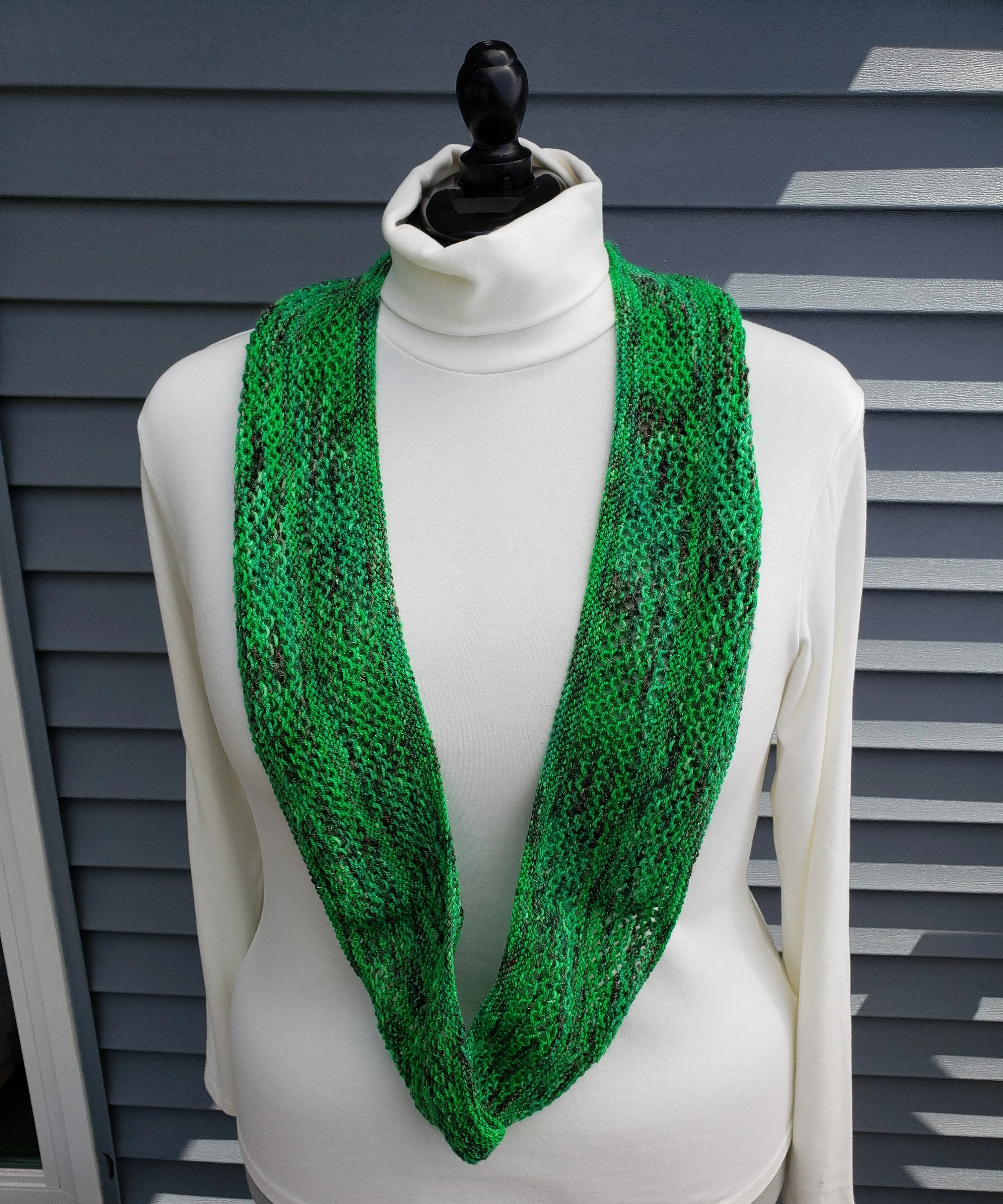 Autopilot Cowl - Sparkling Green and Red - Infinity Scarf