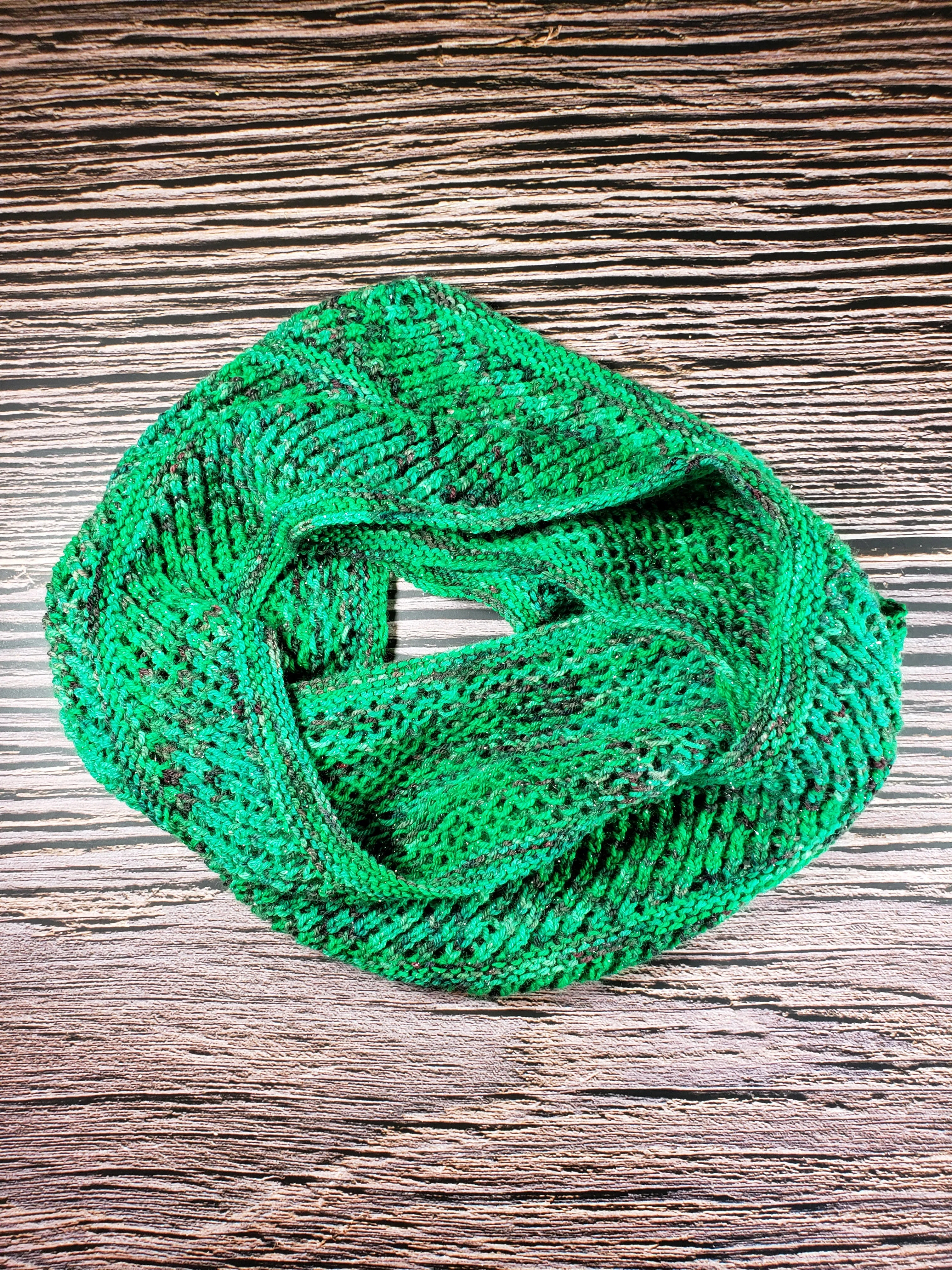 Autopilot Cowl - Sparkling Green and Red - Infinity Scarf