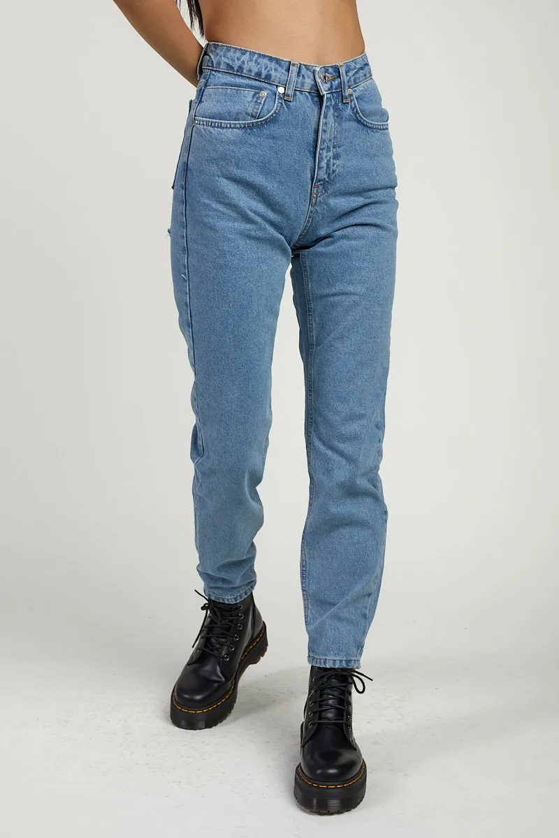 BUTT CUT DENIM - LIGHT BLUE