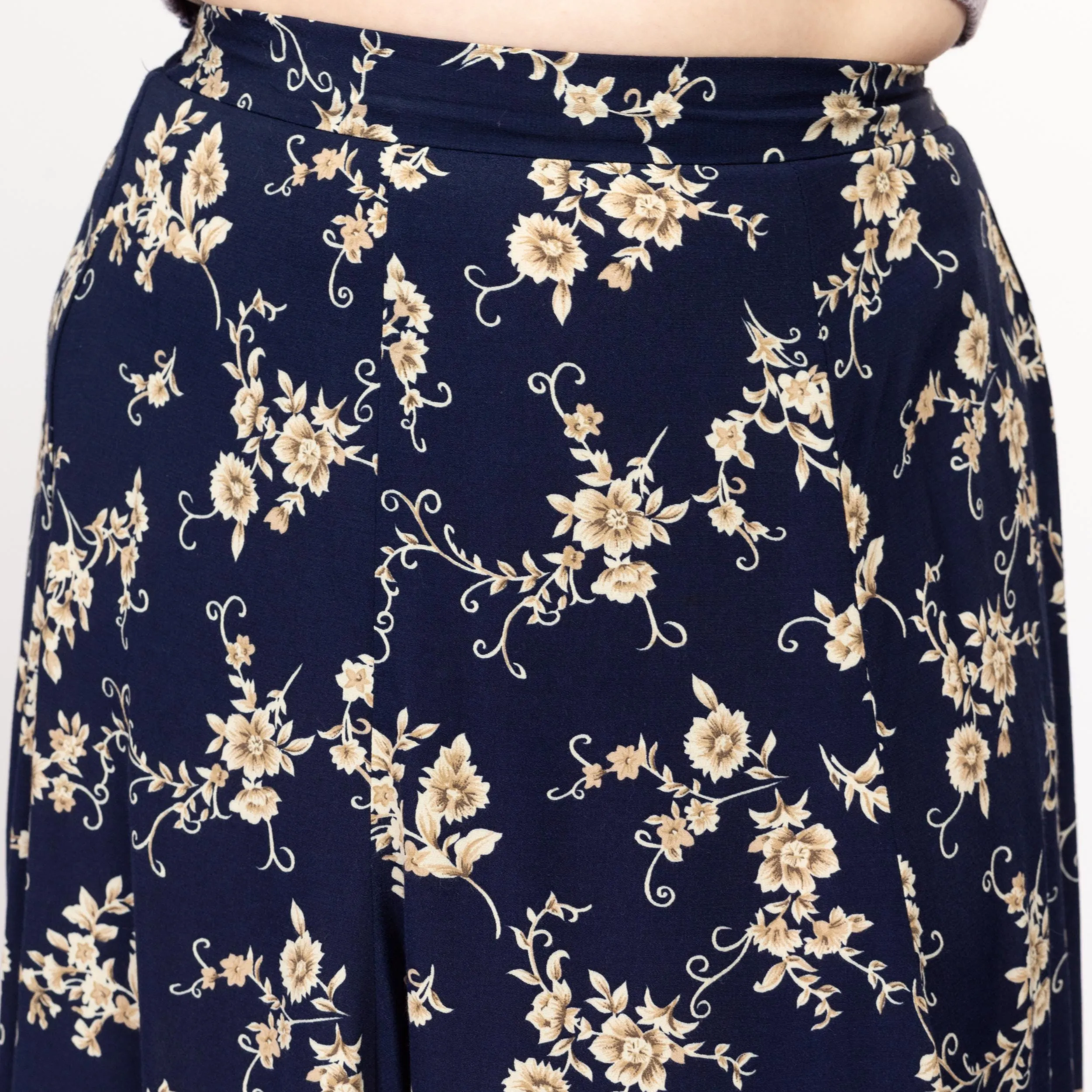 Large 90s Navy Floral Knee Length Skirt 31"-35"